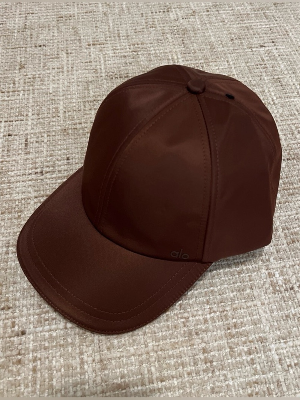 Alo yoga satin off duty cap